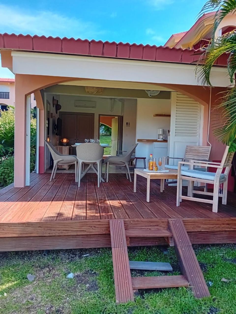 Les Pieds Dans L'Eau: Beachfront Retreat at Anse Caritan, Sainte-Anne Exterior photo